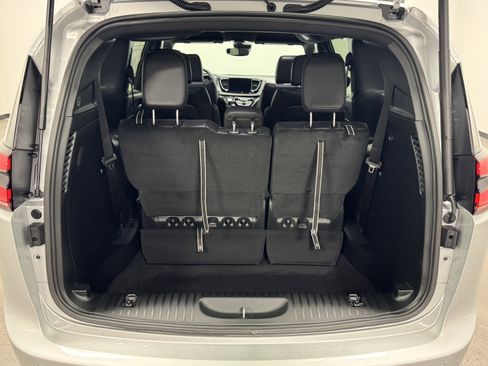 New 2026 Chrysler Pacifica Select image 11
