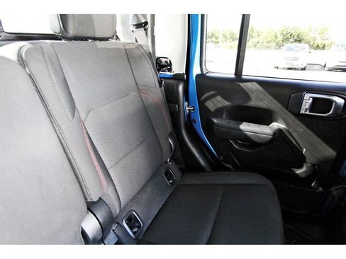 Used 2023 Jeep Gladiator Rubicon image 11