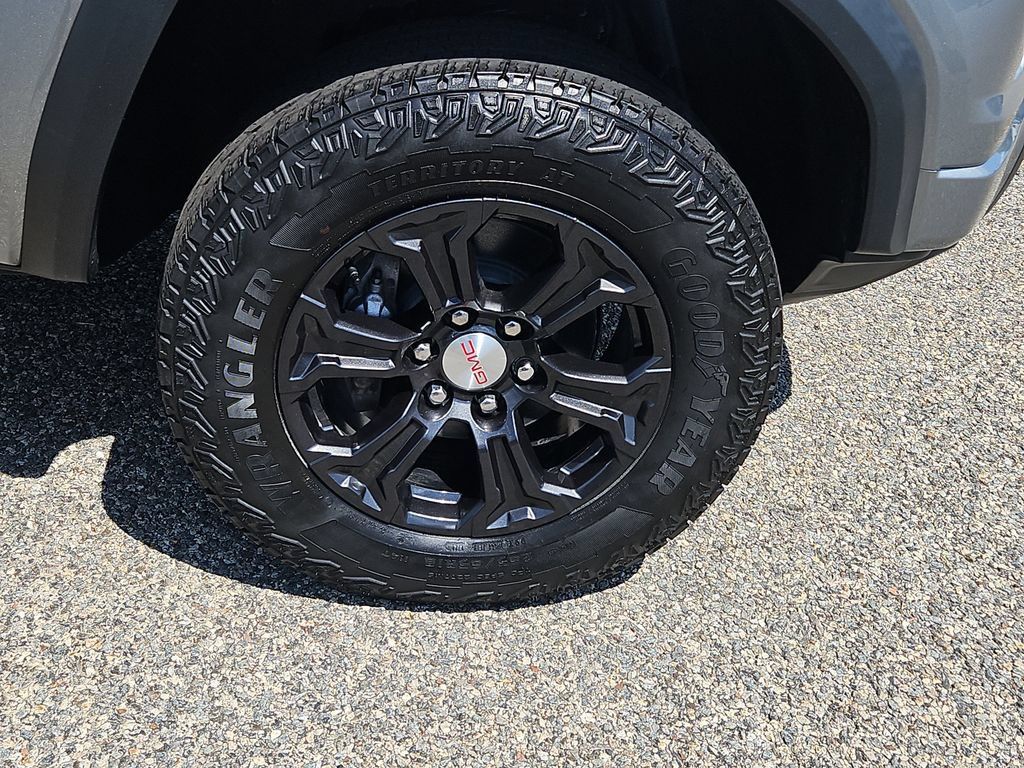 Certified 2024 GMC Canyon Elevation w/ Elevation Premium Package AWD/4WD image 10