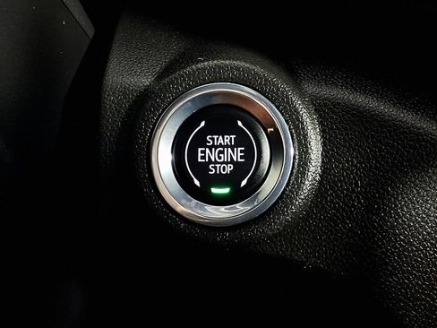 Used 2023 Chevrolet TrailBlazer RS w/ Technology Package FWD image 16