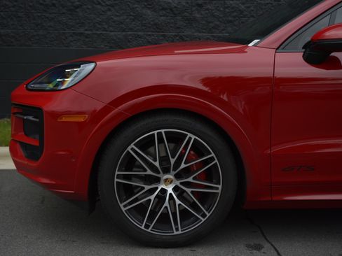 Certified 2025 Porsche Cayenne GTS AWD/4WD image 40