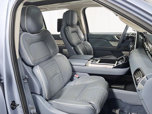 Used 2018 Lincoln Navigator Black Label w/ Cargo Package AWD/4WD image 31