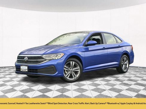 Used 2024 Volkswagen Jetta SE w/ Panoramic Sunroof Package image 2