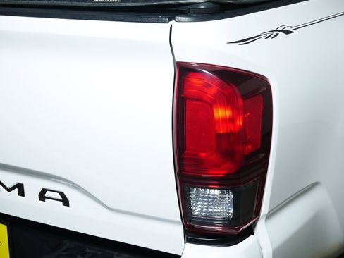 Used 2019 Toyota Tacoma SR w/ SR Convenience Package image 17