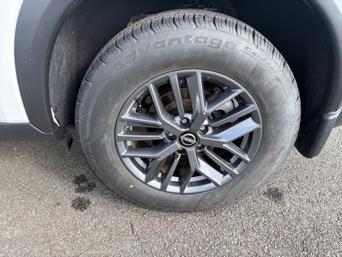 Used 2023 Nissan Rogue S image 5