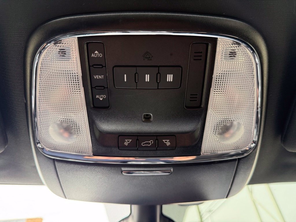 Used 2020 Jeep Grand Cherokee Altitude AWD/4WD image 38