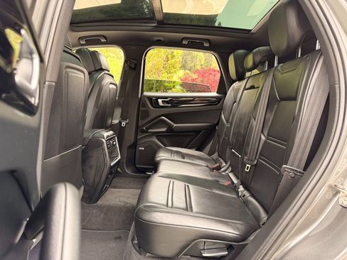 Used 2020 Porsche Cayenne image 19
