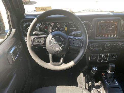 Used 2023 Jeep Wrangler Unlimited w/ Sun & Screen Package AWD/4WD image 17