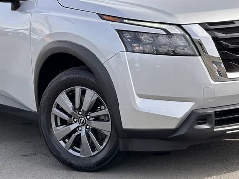 Used 2025 Nissan Pathfinder SV AWD/4WD image 37