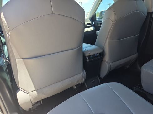 Used 2021 Toyota Highlander XLE FWD image 17
