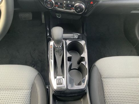 Used 2025 Chevrolet Trax LT w/ LT Convenience Package image 43