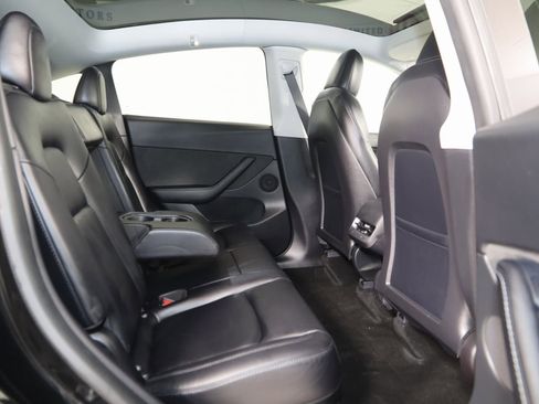 Used 2022 Tesla Model Y Long Range image 15