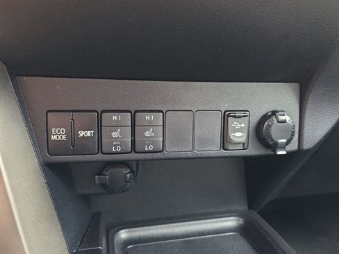 Used 2015 Toyota RAV4 Limited w/ Technology Package image 26