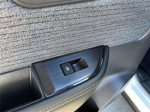 Certified 2023 Nissan Rogue SV image 19