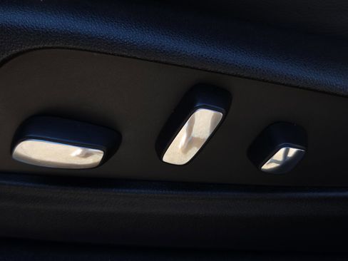 Used 2025 Cadillac XT5 Premium Luxury image 22