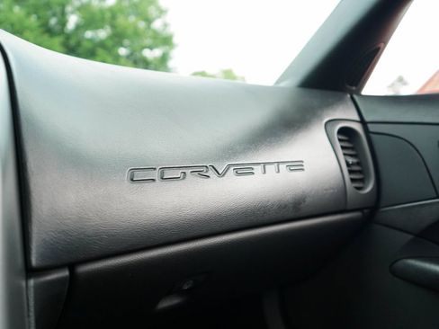 Used 2006 Chevrolet Corvette Convertible RWD image 24