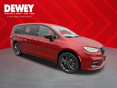 New 2026 Chrysler Pacifica Select