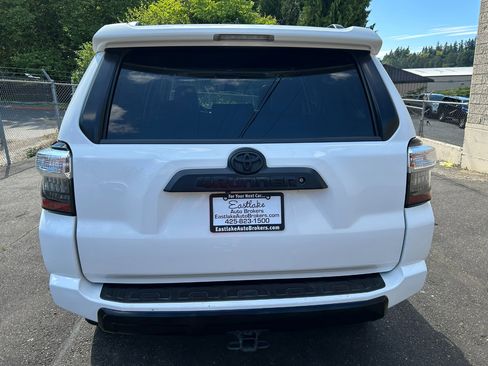 Used 2017 Toyota 4Runner TRD Off-Road Premium image 6