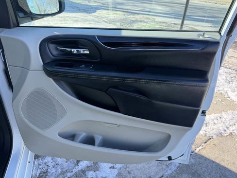 Used 2019 Dodge Grand Caravan SXT image 23