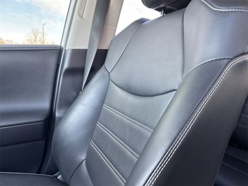 Used 2020 Toyota RAV4 Limited image 38