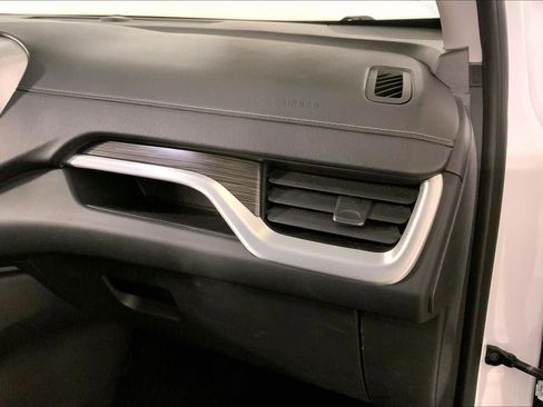 Used 2024 GMC Terrain SLE FWD image 16