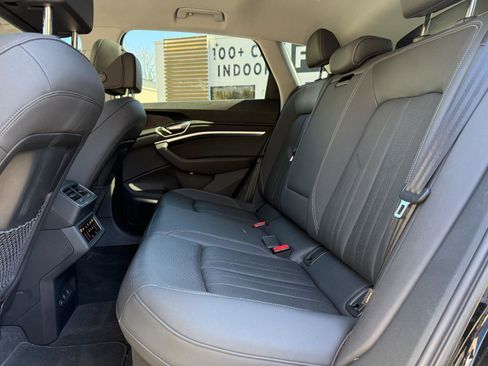 Used 2021 Audi e-tron Premium Plus w/ Premium Plus Package image 12