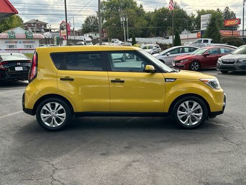 Used 2016 Kia Soul + image 8