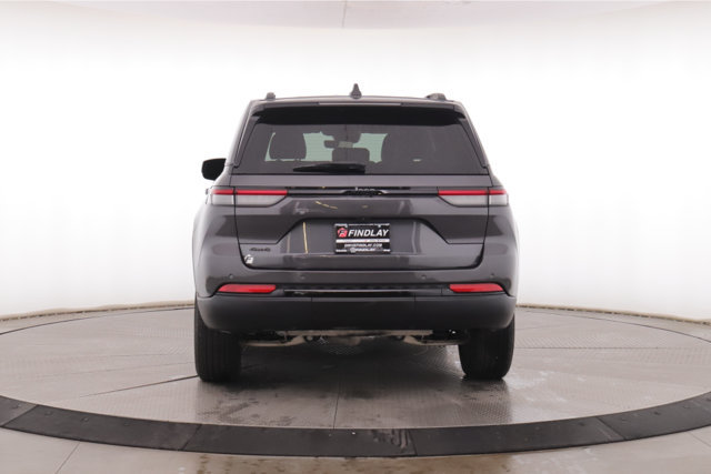 Used 2025 Jeep Grand Cherokee Altitude AWD/4WD image 11