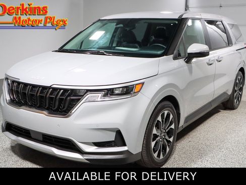 Used 2024 Kia Carnival EX FWD image 1