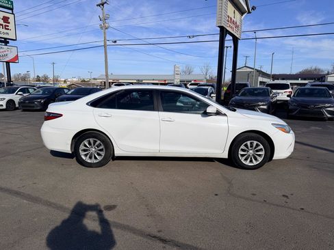 Used 2016 Toyota Camry LE image 6