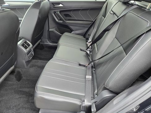 Used 2023 Volkswagen Tiguan SE AWD/4WD image 11