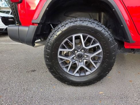Used 2025 Jeep Wrangler Unlimited Sahara AWD/4WD image 21