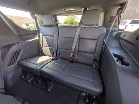 Used 2021 Chevrolet Tahoe Z71 w/ Luxury Package AWD/4WD image 31