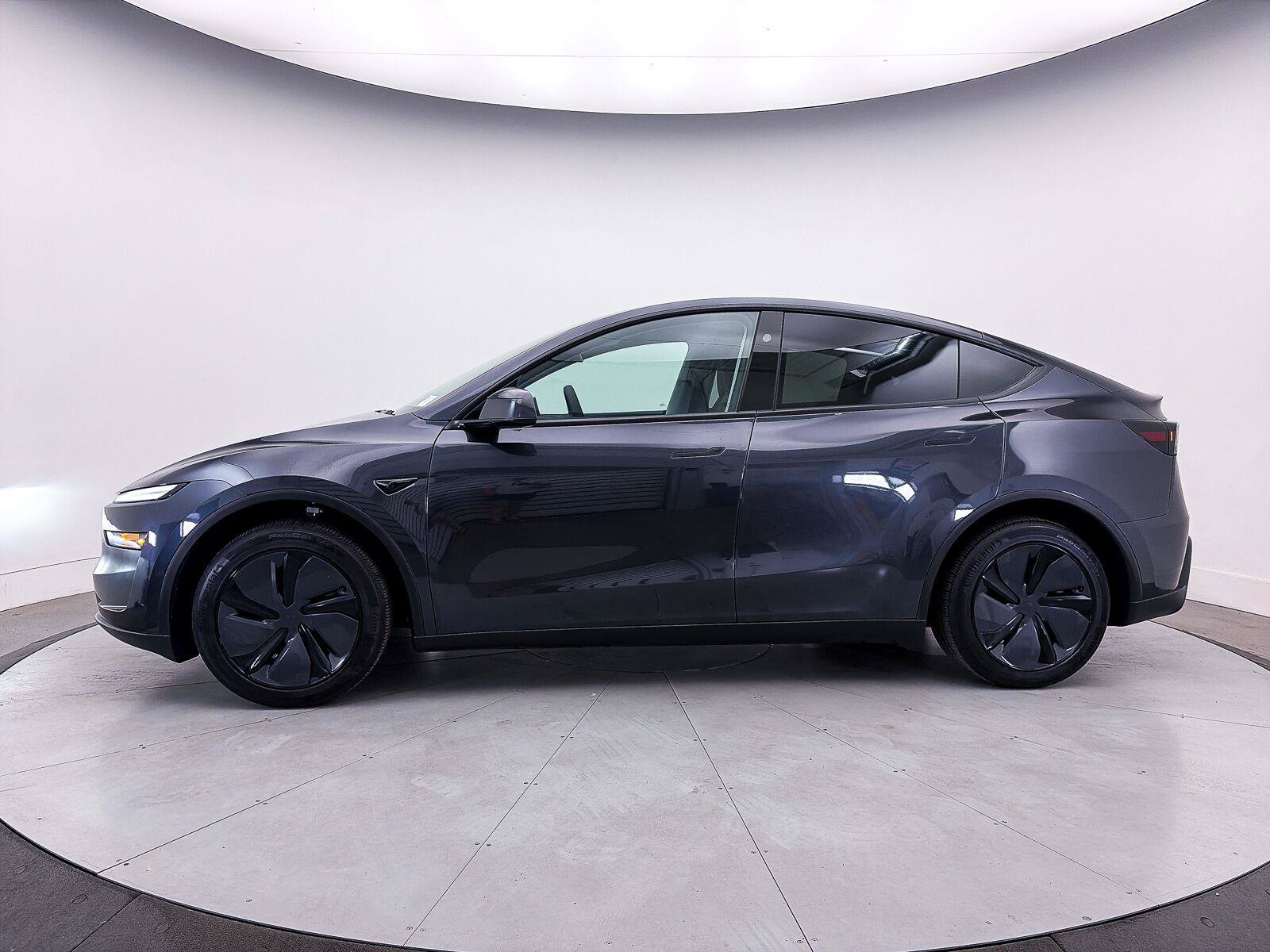 Used 2026 Tesla Model Y 2WD image 36