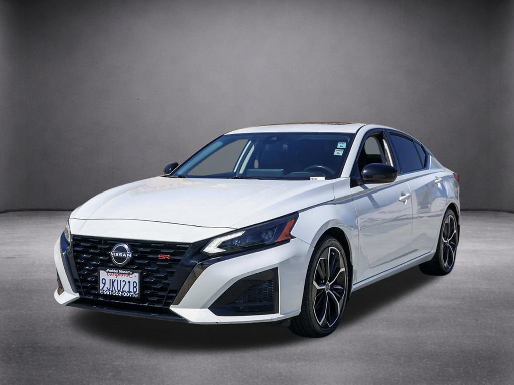 Used 2023 Nissan Altima 2.5 SR w/ SR Premium Package FWD image 9