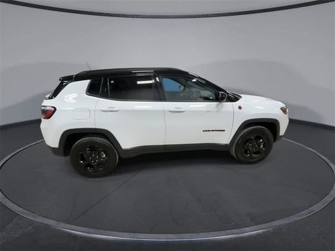 Used 2024 Jeep Compass Trailhawk image 9