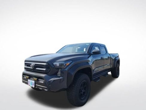 Used 2024 Toyota Tacoma SR5 AWD/4WD image 5