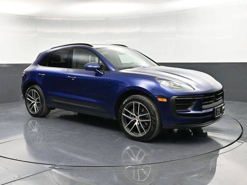 Certified 2025 Porsche Macan AWD/4WD image 10