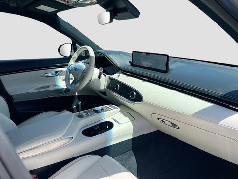 Used 2025 Genesis Electrified GV70 Advanced w/ Prestige Package image 31