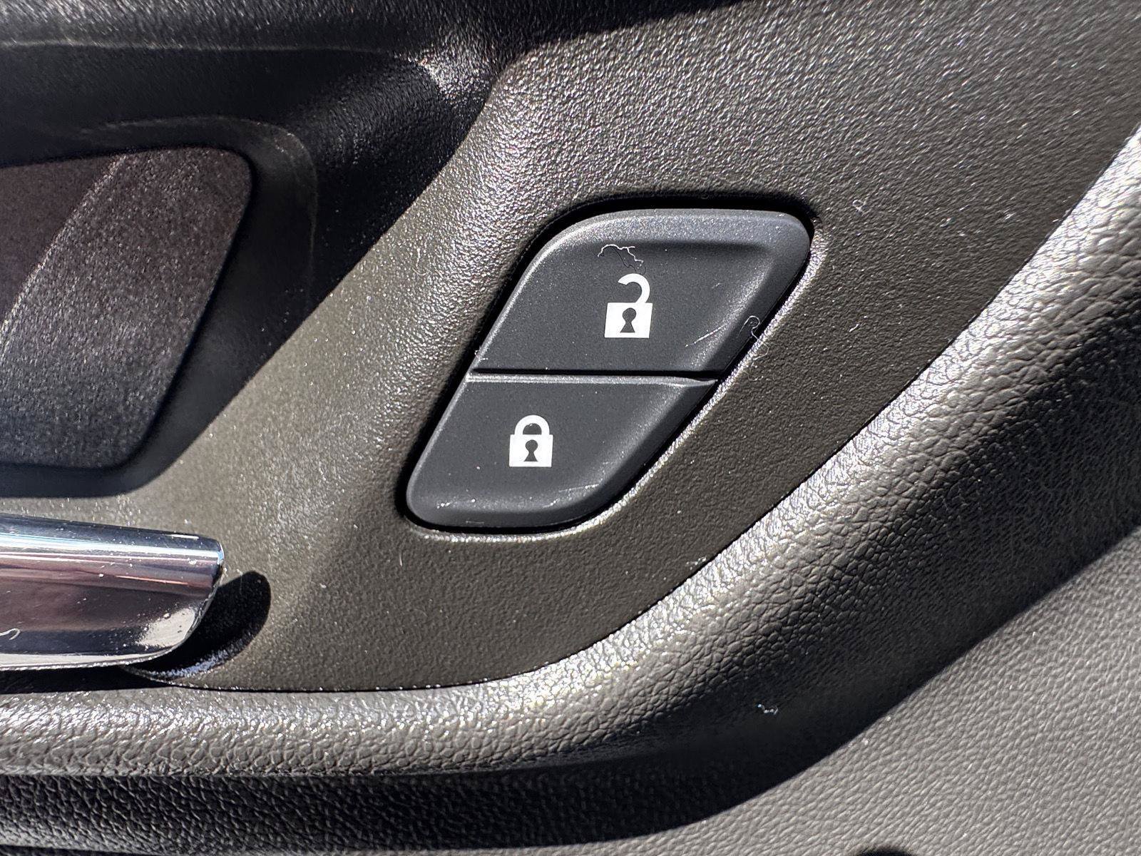 Certified 2024 Chevrolet Trax RS FWD image 16