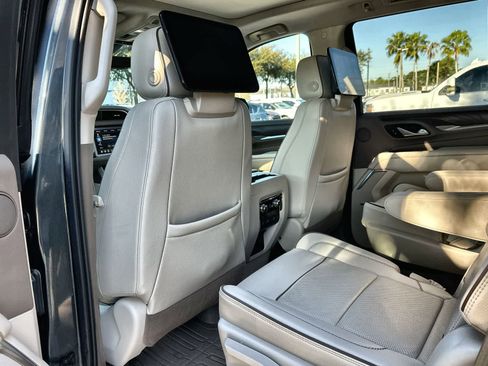Used 2021 GMC Yukon Denali w/ Denali Ultimate Package image 12