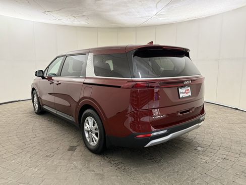 Used 2024 Kia Carnival LX image 5