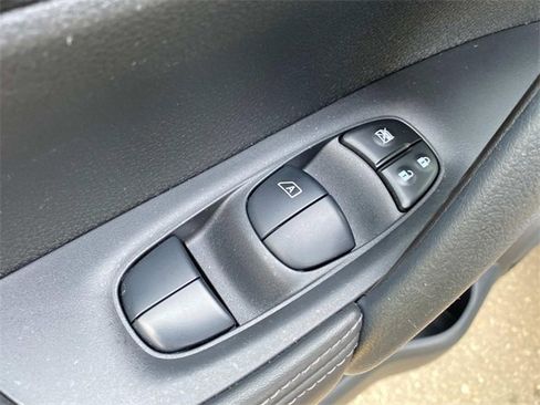 Used 2019 Nissan Rogue SV w/ Premium Package image 13