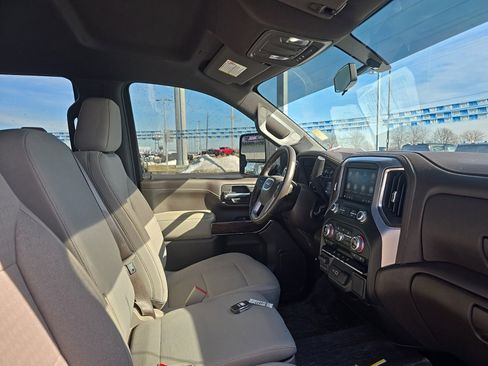 Used 2022 GMC Sierra 2500 SLE w/ SLE Value Package; image 7