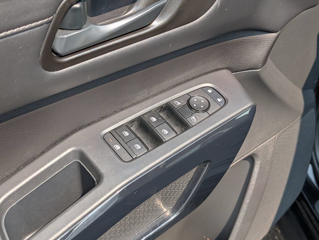 Used 2025 Nissan Pathfinder SV AWD/4WD image 15