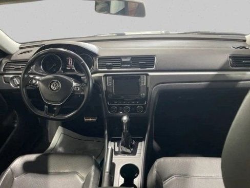 Used 2018 Volkswagen Passat 2.0T R-Line FWD image 15