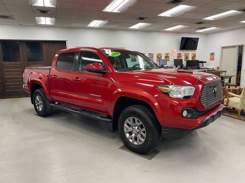 Used 2019 Toyota Tacoma SR5 image 17