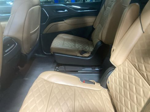 Used 2023 Cadillac Escalade Premium Luxury image 13