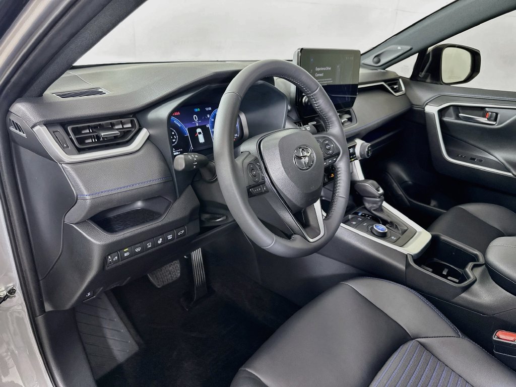 Used 2025 Toyota RAV4 XSE w/ Advanced Technology Package AWD/4WD image 9