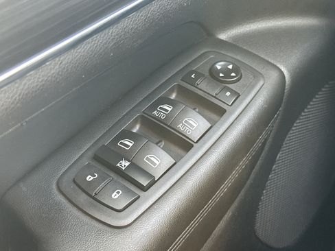 Used 2020 Jeep Grand Cherokee Limited w/ Luxury Group II image 38